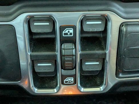 Used 2021 Jeep Gladiator Overland w/ Popular Equipment Package image 25