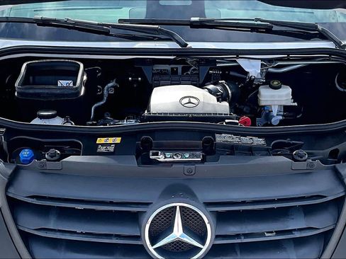 Used 2025 Mercedes-Benz Sprinter 2500 image 33