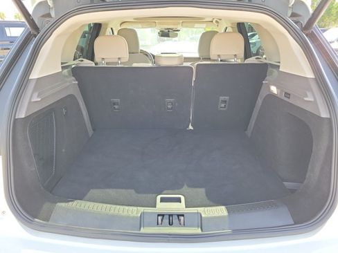Used 2022 Lincoln Corsair Reserve w/ Elements Package FWD image 12