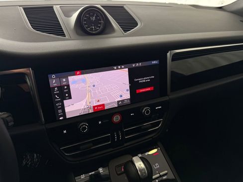 Certified 2026 Porsche Macan AWD/4WD image 23