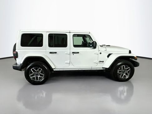 Used 2025 Jeep Wrangler Unlimited Sahara AWD/4WD image 8