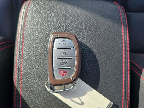 Used 2018 Hyundai Elantra Sport image 12