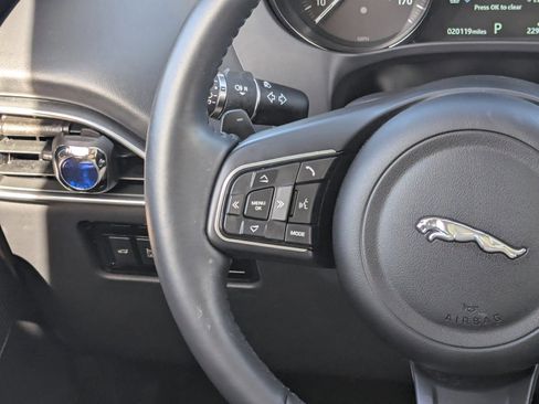 Used 2020 Jaguar F-PACE Premium image 20