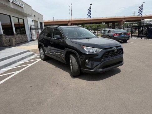 Used 2020 Toyota RAV4 XLE Premium w/ Carpet Mat Package AWD/4WD image 14