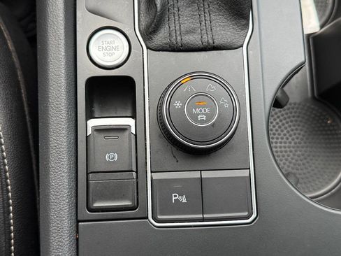 Used 2021 Volkswagen Atlas SE w/ Towing Package AWD/4WD image 33