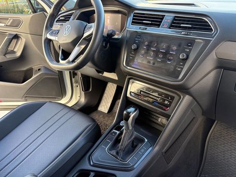 Used 2022 Volkswagen Tiguan SE image 20