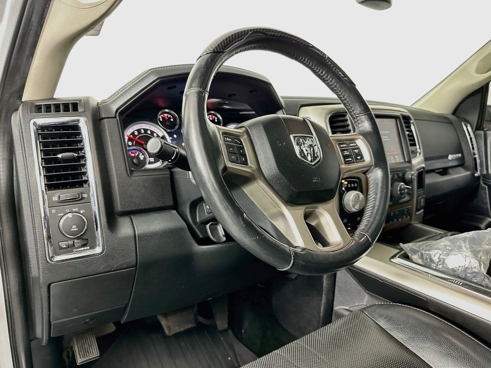 Used 2015 RAM 1500 Laramie w/ Convenience Group AWD/4WD image 10