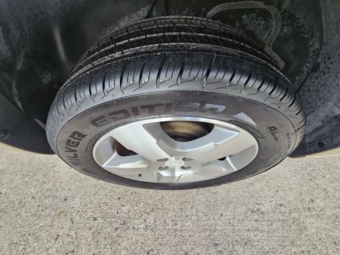 Used 2006 Saturn ION Level 3 w/ Leather Trim Pkg image 7