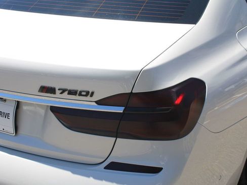 Used 2018 BMW 750i image 11