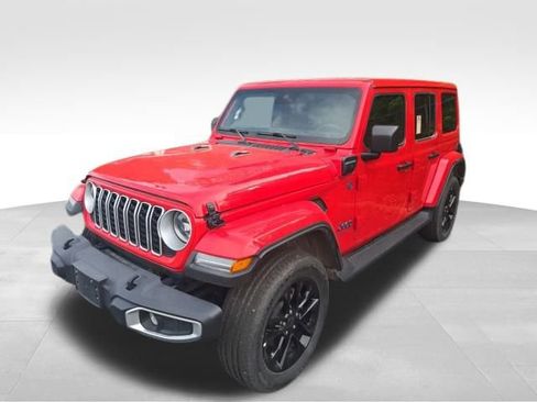 Used 2025 Jeep Wrangler Unlimited Sahara AWD/4WD image 2