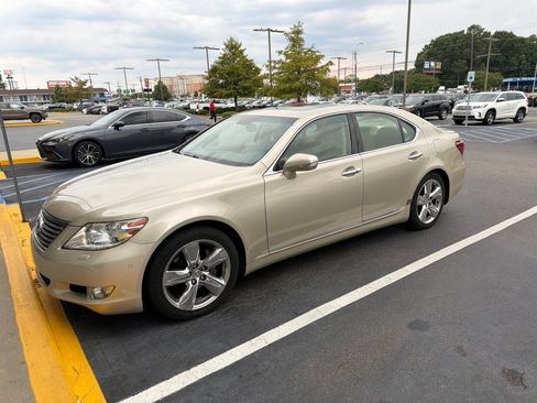 Used 2011 Lexus LS 460 w/ Comfort Pkg RWD image 8