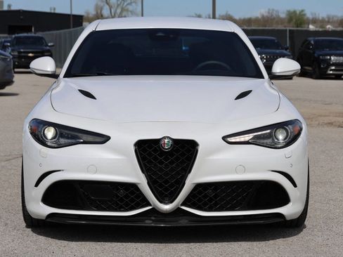 Used 2017 Alfa Romeo Giulia Quadrifoglio image 2