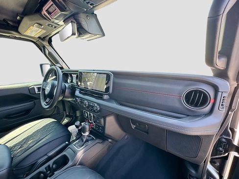 Used 2025 Jeep Gladiator Rubicon w/ Safety Group AWD/4WD image 34