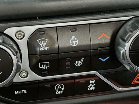 Used 2021 Jeep Wrangler Sport image 3