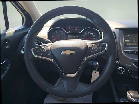 Used 2017 Chevrolet Cruze LT FWD image 16