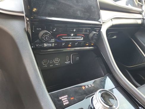 Used 2022 Jeep Grand Cherokee Limited AWD/4WD image 23