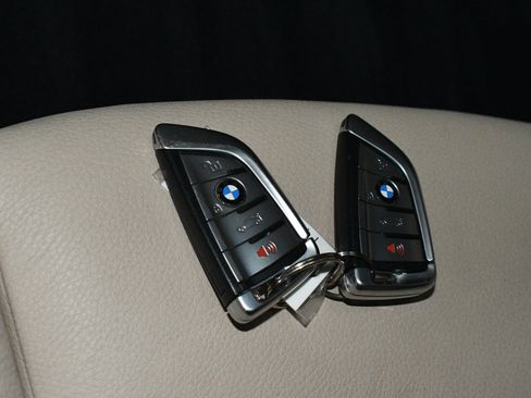Used 2020 BMW 530i w/ Premium Package RWD image 97