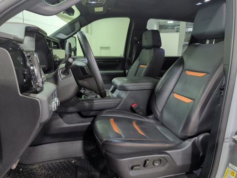 Used 2025 GMC Sierra 3500 AT4 w/ AT4 Premium Plus Package AWD/4WD image 9