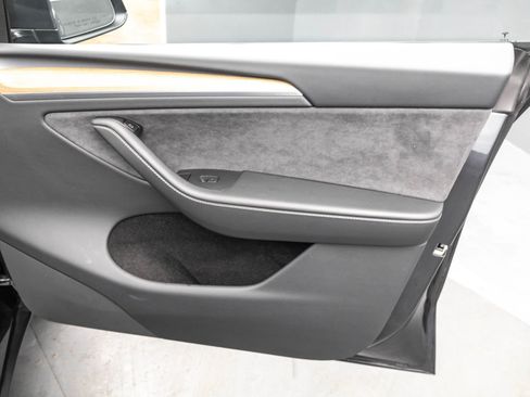 Used 2024 Tesla Model Y Long Range image 39