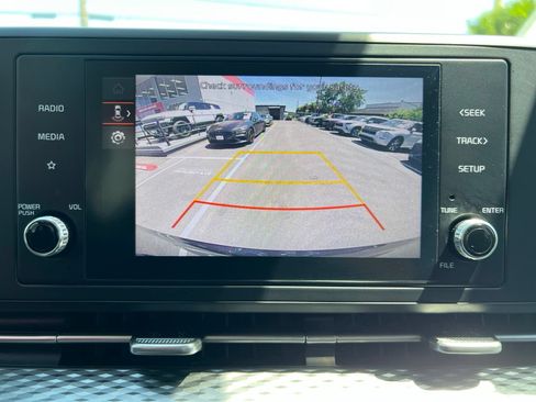Used 2024 Kia Carnival LX FWD image 38