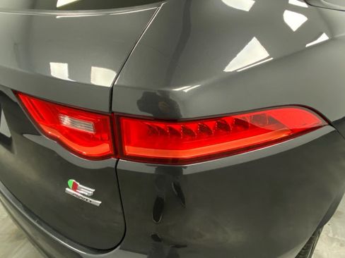 Used 2019 Jaguar F-PACE S image 14
