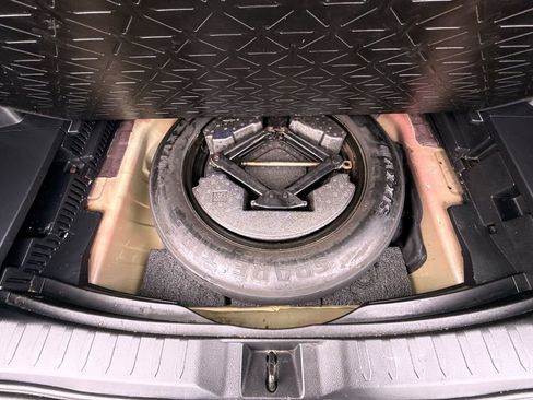 Used 2021 Toyota RAV4 XLE image 22