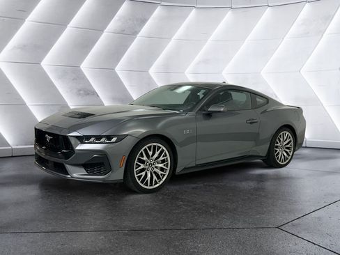 Used 2025 Ford Mustang GT Premium RWD image 3