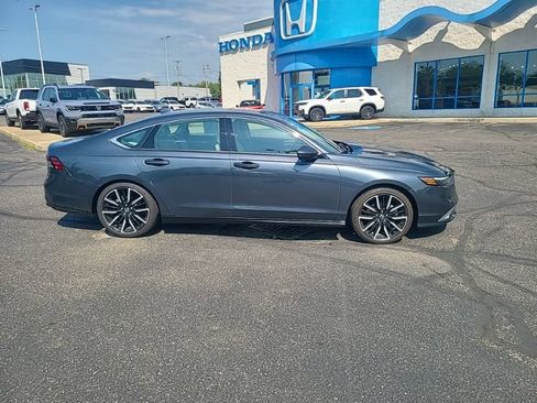 Used 2023 Honda Accord Touring image 6