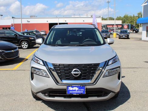 Used 2023 Nissan Rogue SV image 4
