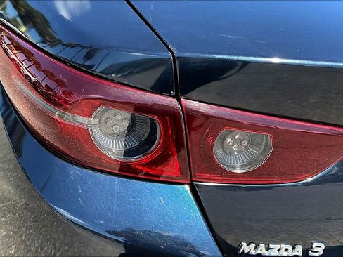 Used 2019 MAZDA MAZDA3 Sedan FWD image 17