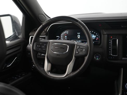 Used 2023 GMC Yukon XL Denali w/ Advanced Technology Package image 17