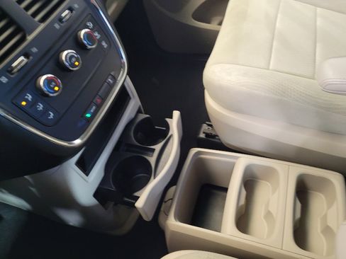 Used 2014 Dodge Grand Caravan SE w/ Quick Order Package 29E SE FWD image 26