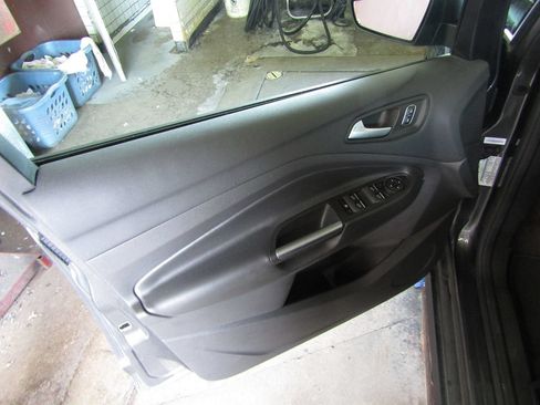 Used 2018 Ford C-MAX SE FWD image 24