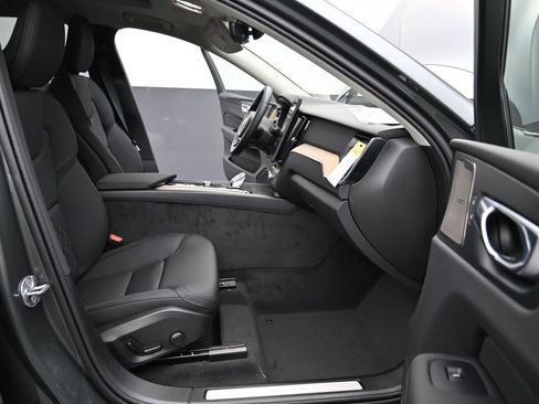 New 2026 Volvo XC60 B5 Plus w/ Climate Package AWD/4WD image 15
