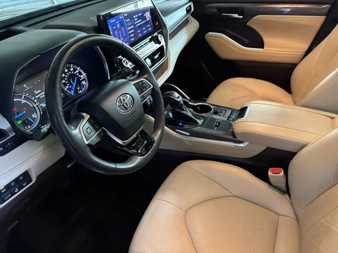 Used 2022 Toyota Highlander Platinum AWD/4WD image 11
