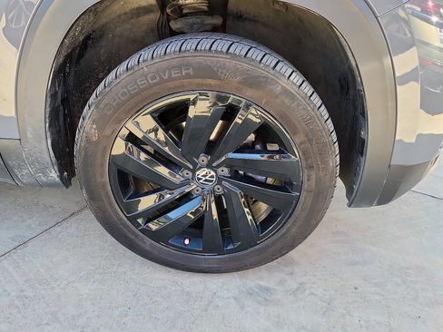 Used 2022 Volkswagen Atlas Cross Sport SE w/ Black Wheel Package image 9