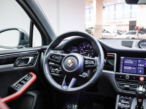 Used 2025 Porsche Macan Turbo image 17