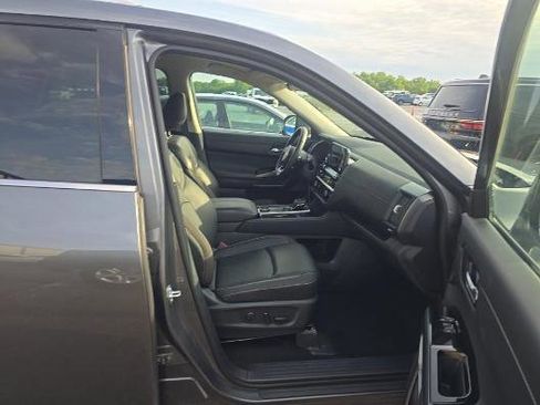 Used 2025 Nissan Pathfinder SL AWD/4WD image 9