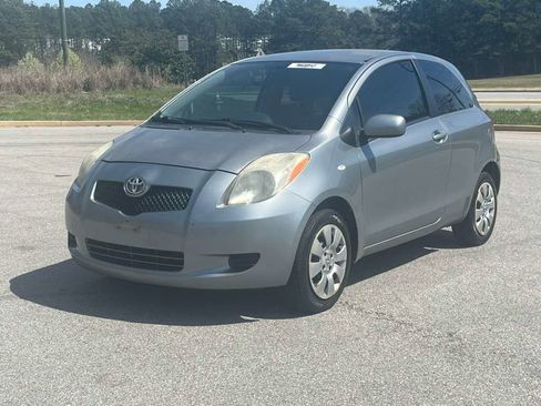 Used 2007 Toyota Yaris 2-Door Hatchback image 4