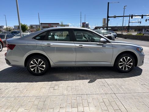 Used 2022 Volkswagen Jetta S image 8