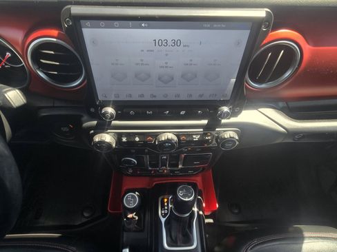 Used 2018 Jeep Wrangler Unlimited Rubicon w/ Dual Top Group AWD/4WD image 8