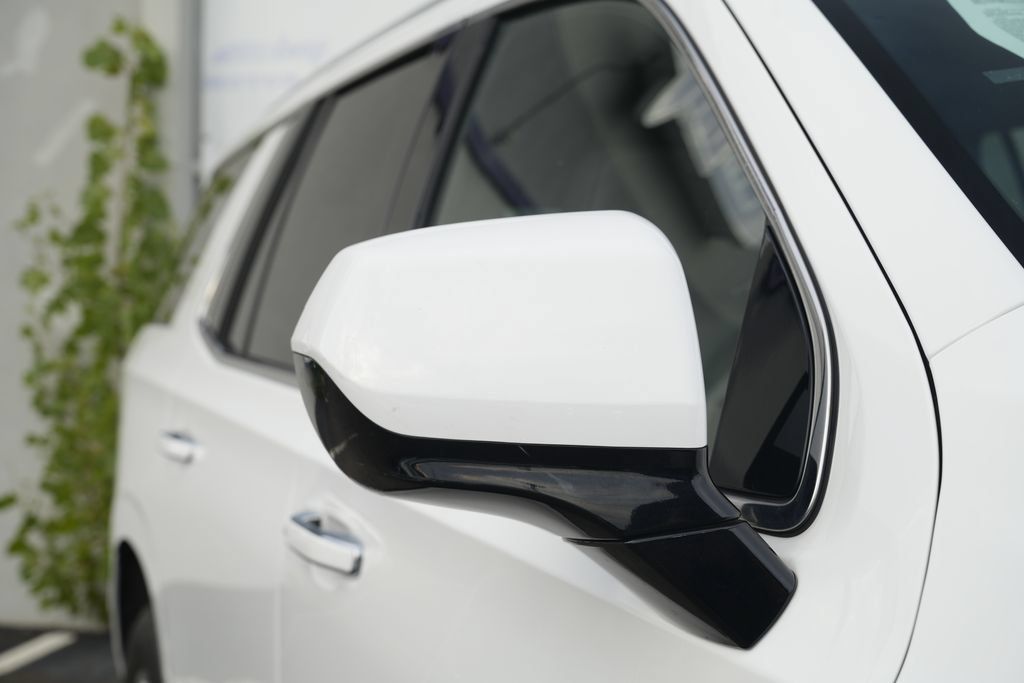 Used 2024 GMC Yukon SLT RWD image 9