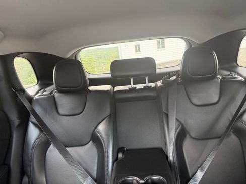 Used 2019 Jeep Cherokee Limited AWD/4WD image 19
