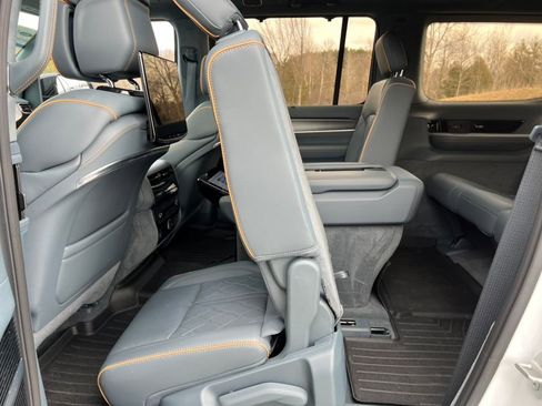 Used 2023 Jeep Grand Wagoneer Series III w/ Rear Seat Video Group 1 image 5