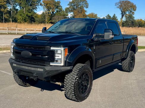 Used 2019 Ford F250 Lariat w/ Lariat Ultimate Package image 2