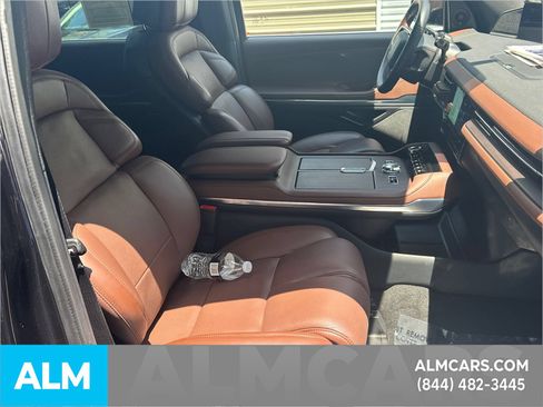 Used 2025 Lincoln Navigator Reserve AWD/4WD image 15