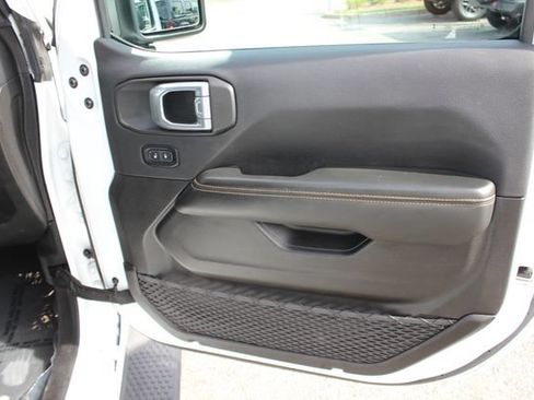 Used 2024 Jeep Wrangler Unlimited Sahara w/ Technology Group AWD/4WD image 32