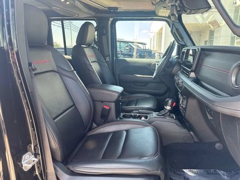 Used 2025 Jeep Gladiator Rubicon w/ Convenience Group AWD/4WD image 30