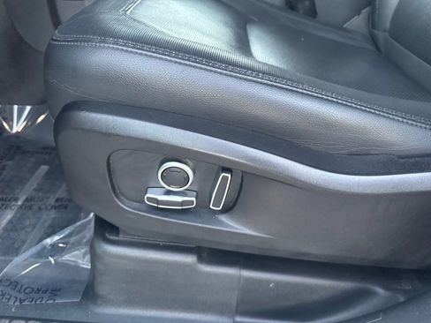 Used 2024 Land Rover Defender 130 X-Dynamic SE image 12