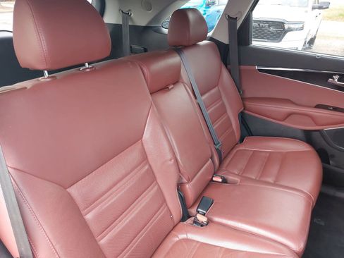 Used 2017 Kia Sorento SX image 11